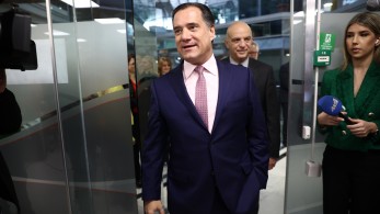 Ο Άδωνις κατατροπώνει τον Μιθριδάτη που δεν γνωρίζει ούτε το εορταστικό ωράριο των καταστημάτων!