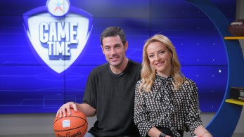 Ο Κώστας Μαρτάκης παίζει μπάλα στο OΠΑΠ Game Time