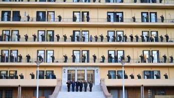 Υπουργείο Εθνικής Άμυνας: συγκινητική τελετή απόδοσης τιμών στον επισμηναγό Κωστέα