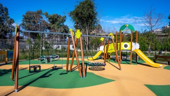 Δήμος Αθηναίων: παραδίδονται επτά νέες παιδικές χαρές στις γειτονιές (φωτό)