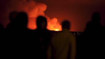 Ισλανδία: εξερράγη ηφαίστειο 30 χλμ. από το Ρέικιαβικ - Η στιγμή της έκρηξης