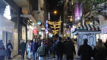 Πάσχα: πώς θα λειτουργήσουν καταστήματα, σούπερ μάρκετ και λαϊκές - Αλλαγές στα μέσα μεταφοράς