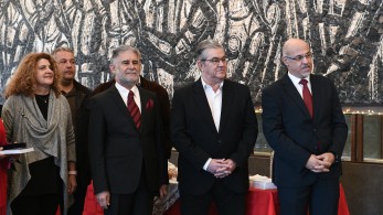 Πρωτοχρονιάτικα κάλαντα στον Δημήτρη Κουτσούμπα από την παιδική χορωδία της Παλαιστινιακής Παροικίας Ελλάδας