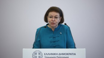 Μενδώνη για Καρρά: Ήταν ένα φαινόμενο που δεν κατατάσσεται και δεν ορίζεται