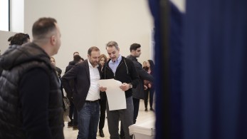 Ψήφισε στις εκλογές του Οικονομικού Επιμελητηρίου Ελλάδος ο πρωθυπουργός