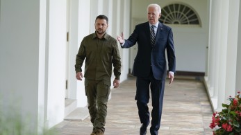 Ο Τζο Μπάιντεν προσκαλεί τον Βολοντίμιρ Ζελένσκι σε συνάντηση την ερχόμενη Τρίτη στον Λευκό Οίκο