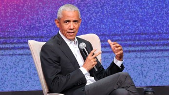 ΗΠΑ - Ομπάμα: έστειλε το δικό του μήνυμα για τα Χριστούγεννα φορώντας σκούφο Άι-Βασίλη