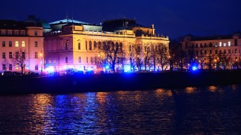 Έλληνες τουρίστες στην Πράγα κοντά στους πυροβολισμούς - «Είμαστε ασφαλείς»