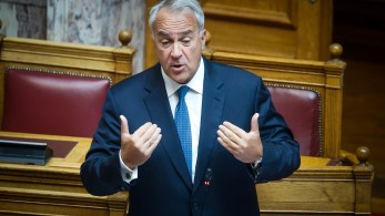 Σφοδρή σύγκρουση Βορίδη-Μάντζου στη Βουλή για τα Τέμπη