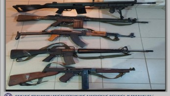 Φλώρινα: οπλοστάσιο εντοπίστηκε σε σπίτι ζευγαριού - Κατείχαν 29 όπλα, 72 κιλά πυρίτιδα και χιλιάδες φυσίγγια