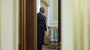 ΗΠΑ: μια συγγνώμη και αναπάντητα ερωτήματα για τη μυστική νοσηλεία του υπουργού Άμυνας