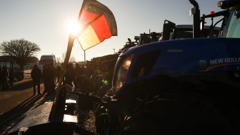 Γερμανία: στους δρόμους οι αγρότες - Τριήμερη απεργία στους σιδηροδρόμους