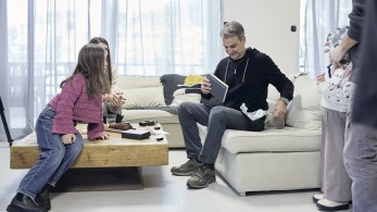 Συνάντηση Μητσοτάκη με ζευγάρι ωφελούμενων του προγράμματος «Σπίτι μου» - Τι συζήτησαν