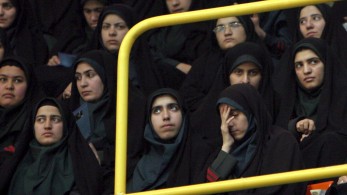 Ιράν: Γνωστός τραγουδιστής, επικριτής της μαντίλας, καταδικάστηκε σε φυλάκιση