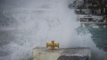 Νεκρή 65χρονη στην Κυπαρισσία - Παρασύρθηκε από τα κύματα στο λιμάνι