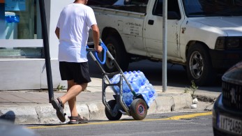 Χιλιάδες μικροσκοπικά κομμάτια πλαστικού στο εμφιαλωμένο νερό - Οι επιπτώσεις στην υγεία