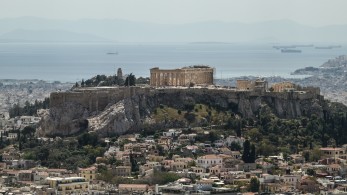 Κομισιόν: προβλέψεις για υπεραπόδοση της ελληνικής οικονομίας το 2024