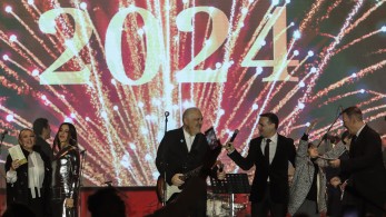 H απερίσκεπτη και ελαφρώς τοξική παρθενική εμφάνιση του Χάρη Δούκα