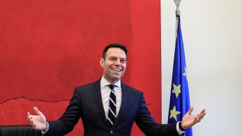 ΣΥΡΙΖΑ: η φτώχεια θέλει καλοπέραση, ο τυχερός της βασιλόπιτας πάει στη Ρώμη!