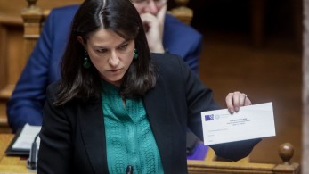 «Μην το αφήσεις για τελευταία στιγμή»: η Κεραμέως εξηγεί την επιστολική ψήφο με 3 απλά βήματα