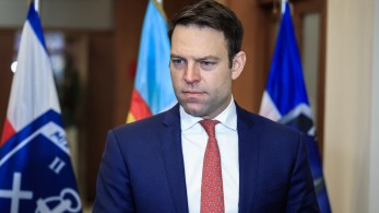 Τι απάντησε ο Κασσελάκης στον Μουτζούρη για τους ομοφοβικούς χαρακτηρισμούς