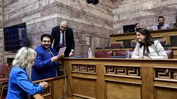 Βουλή: οδεύει προς την Ολομέλεια το νομοσχέδιο για την επιστολική ψήφο