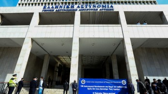 ΓΑΔΑ: αυτοπυροβολήθηκε αστυνομικός ενώ περιεργαζόταν το όπλο του