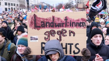 Βερολίνο: Χιλιάδες πολίτες στους δρόμους διαδήλωσαν κατά της AfD