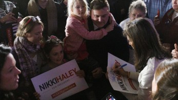 ΗΠΑ: ο Ρον ΝτεΣάντις αποχωρεί από την κούρσα για το χρίσμα των Ρεπουμπλικάνων