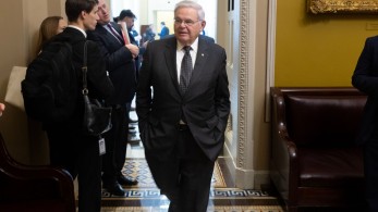 Μπομπ Μενέντεζ: δεν θα είναι υποψήφιος με τους Δημοκρατικούς για τη Γερουσία