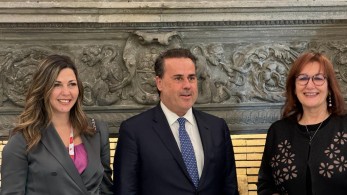 Συνάντηση Παπασταύρου-Ζαχαράκη με την αντιπρόεδρο της Ευρωπαϊκής Επιτροπής: Πρόκληση το δημογραφικό