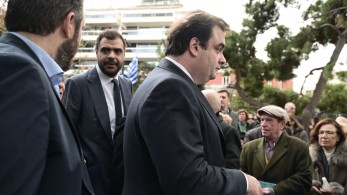 Μαρινάκης και Πιερρακάκης στο Κολωνάκι για καφέ μετά τη δοξολογία στον Άγιο Διονύσιο
