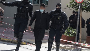 Ηλιούπολη: χειροπέδες σε 14χρονο - Κατηγορείται για ξυλοδαρμό και ληστεία άλλου ανηλίκου