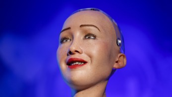 Sophia: έρχεται στην Ελλάδα το πρώτο ρομπότ με διαβατήριο