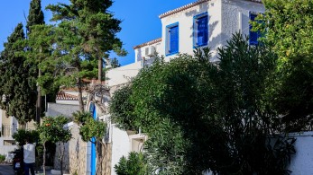 Σπέτσες: αύριο η τελευταία μέρα σύσκεψης του ΣΥΡΙΖΑ - Άνθη στον Κασσελάκη από τη δήμαρχο