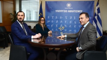 Συνάντηση Βρούτση-προέδρου Super League: την Τρίτη ξεκινούν επιθεωρήσεις σε γήπεδα