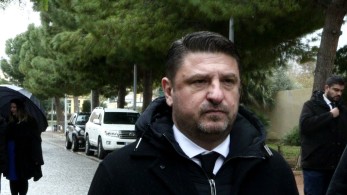 Με εντολή Χαρδαλιά ξηλώθηκαν αφίσες του ΣΥΡΙΖΑ για το συνέδριο