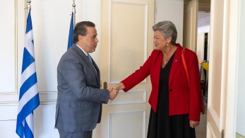 Συνάντηση Παπασταύρου - Γιόχανσον: δέσμευση για την καταπολέμηση της παράνομης διακίνησης μεταναστών