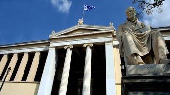Κουκουλοφόροι επιτέθηκαν σε καθηγητή του ΕΚΠΑ - Απείλησαν ότι θα τον σκοτώσουν Κουκουλοφόροι επιτέθηκαν σε καθηγητή του ΕΚΠΑ - Απείλησαν ότι θα τον σκοτώσουν