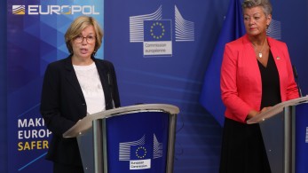 Μεγάλο δίκτυο διακινητών εξάρθρωσε η Europol