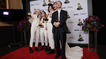 Grammy Awards 2024: ποιοι καλλιτέχνες έλαβαν τα περισσότερα βραβεία