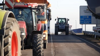 Για δεύτερη ημέρα στους δρόμους οι Ισπανοί αγρότες