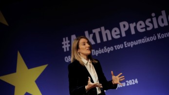 Η Μέτσολα ενθάρρυνε μαθητές «να φέρουν τους πολιτικούς στο ύψος των ευθυνών τους»