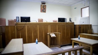 Στο... σκαμνί ο Βρυώνης - Κατηγορείται ότι πούλησε σε Ελβετούς 9.500 διαφημιστικές θέσεις-«φαντάσματα» Στο... σκαμνί ο Βρυώνης - Κατηγορείται ότι πούλησε σε Ελβετούς 9.500 διαφημιστικές θέσεις-«φαντάσματα»
