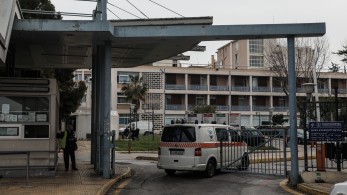 Διασωληνώθηκε ο Μανώλης Μαυρομμάτης - Σε κρίσιμη κατάσταση η σύζυγός του