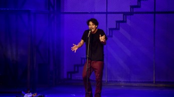 Σε έναν σάκο βάλε σάτιρα, χιούμορ, βία, πολιτική και ό,τι βγει