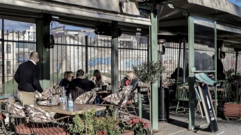 Αύξηση κατώτατου μισθού: οι διαφορές και το εύρος των προτάσεων