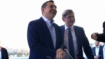 Ο Τσίπρας προωθεί τον Νίκο Φαραντούρη για Ευρωβουλή και τον προετοιμάζει για τη μετά-Κασσελάκη εποχή