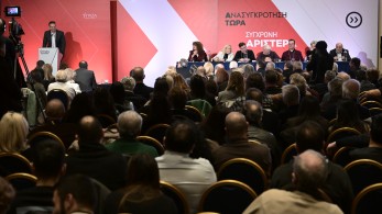 «Προκαρναβαλικές» εκδηλώσεις στον ΣΥΡΙΖΑ: ανταλλάσσουν «απειλητικές» επιστολές χωρίς νόημα