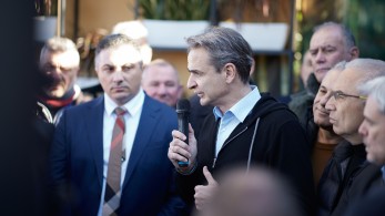 Μητσοτάκης σε αγρότες στη Βόνιτσα: Ούτε γκαρσόνια θα γίνετε ούτε θα φύγετε στη Γερμανία